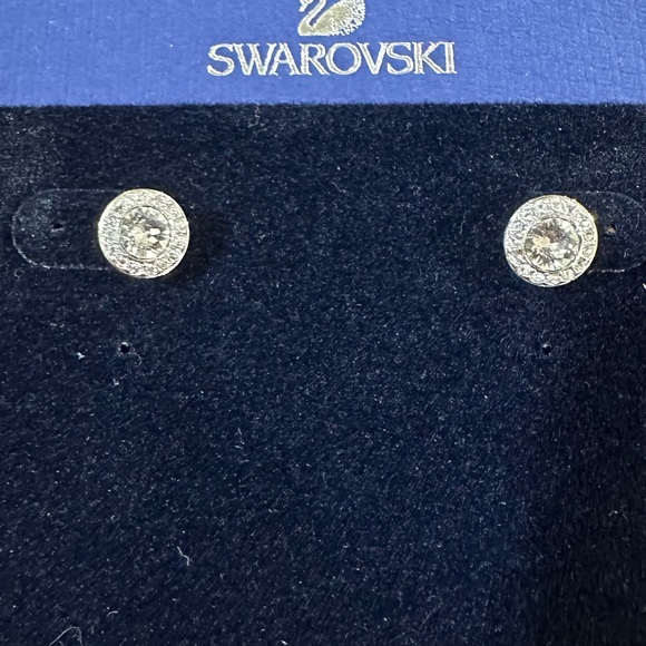 NWT Swarovski Stud Earrings - Picture 2 of 8